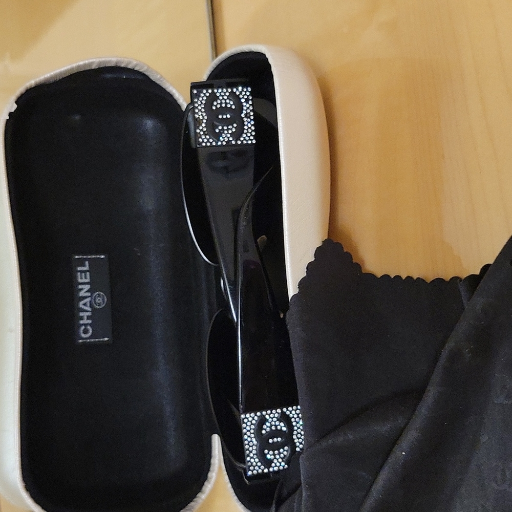 CHANEL Sunglasses-  Vintage Crystals CC logo - Picture 4 of 9